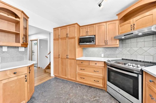 2808 Brecken Road Nw, Calgary, AB - Indoor Photo Showing Kitchen