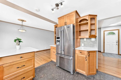 2808 Brecken Road Nw, Calgary, AB - Indoor Photo Showing Kitchen