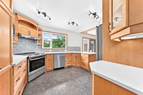 2808 Brecken Road Nw, Calgary, AB - Indoor Photo Showing Kitchen With Stainless Steel Kitchen