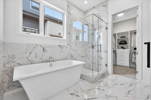 102-150 Marina Cove Se, Calgary, AB - Indoor Photo Showing Bathroom