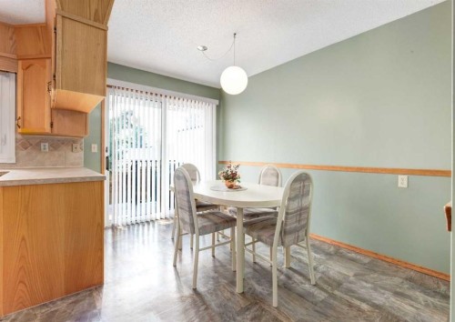 7919 Silver Springs Road Nw, Calgary, AB - Indoor Photo Showing Dining Room