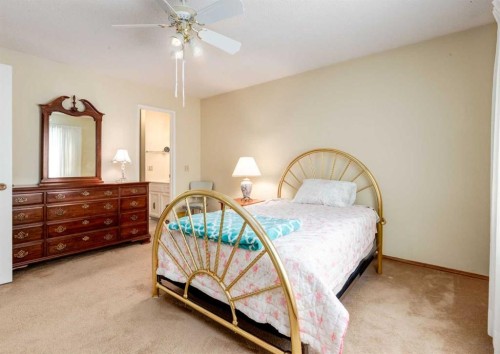 7919 Silver Springs Road Nw, Calgary, AB - Indoor Photo Showing Bedroom