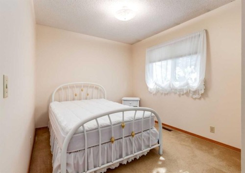 7919 Silver Springs Road Nw, Calgary, AB - Indoor Photo Showing Bedroom