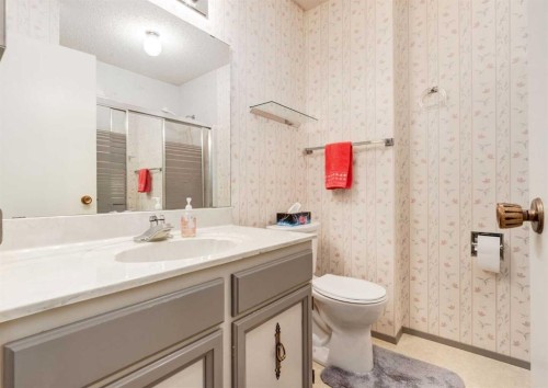 7919 Silver Springs Road Nw, Calgary, AB - Indoor Photo Showing Bathroom
