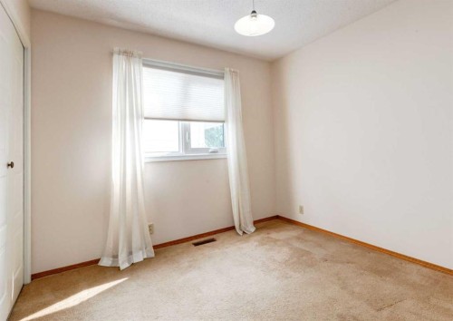 7919 Silver Springs Road Nw, Calgary, AB - Indoor Photo Showing Other Room