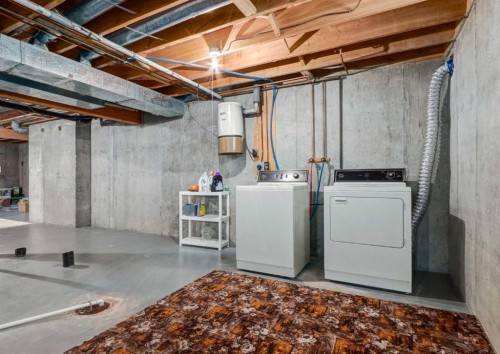 7919 Silver Springs Road Nw, Calgary, AB - Indoor Photo Showing Laundry Room
