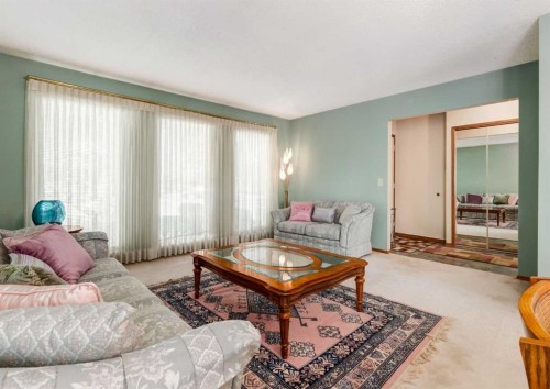 7919 Silver Springs Road Nw, Calgary, AB - Indoor Photo Showing Living Room