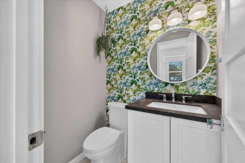 39 Midridge Gardens Se, Calgary, AB - Indoor Photo Showing Bathroom