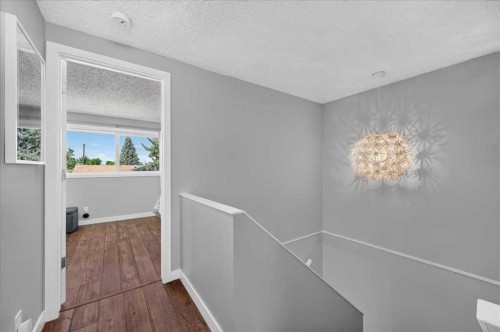 39 Midridge Gardens Se, Calgary, AB - Indoor Photo Showing Other Room