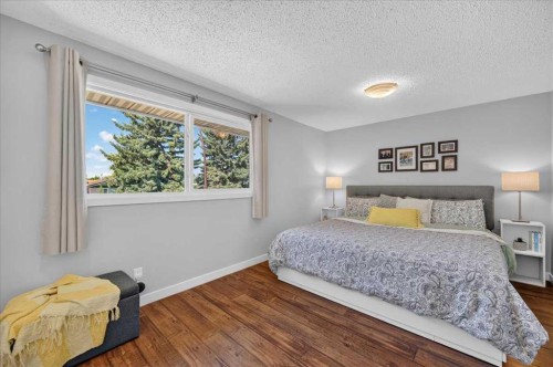 39 Midridge Gardens Se, Calgary, AB - Indoor Photo Showing Bedroom
