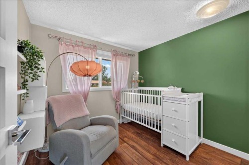 39 Midridge Gardens Se, Calgary, AB - Indoor Photo Showing Bedroom
