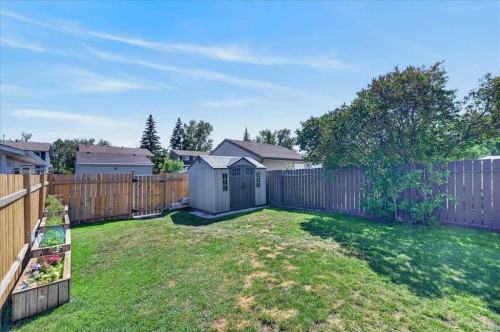 39 Midridge Gardens Se, Calgary, AB - Outdoor With Backyard