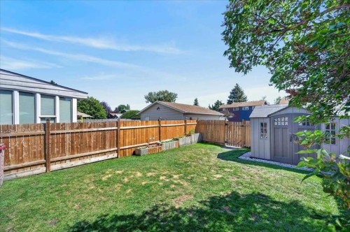 39 Midridge Gardens Se, Calgary, AB - Outdoor
