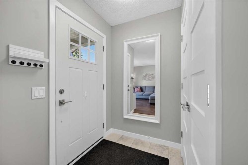 39 Midridge Gardens Se, Calgary, AB - Indoor Photo Showing Other Room