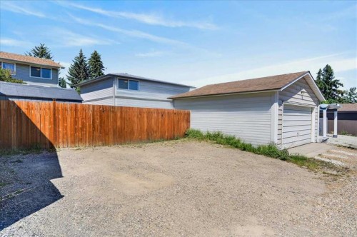 39 Midridge Gardens Se, Calgary, AB - Outdoor