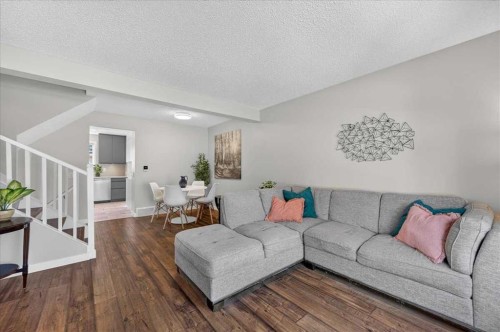 39 Midridge Gardens Se, Calgary, AB - Indoor Photo Showing Living Room