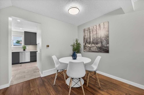 39 Midridge Gardens Se, Calgary, AB - Indoor Photo Showing Dining Room