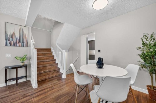39 Midridge Gardens Se, Calgary, AB - Indoor Photo Showing Dining Room
