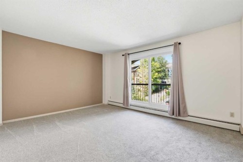655 4 Avenue Ne, Calgary, AB - Indoor Photo Showing Other Room