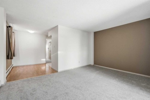655 4 Avenue Ne, Calgary, AB - Indoor Photo Showing Other Room