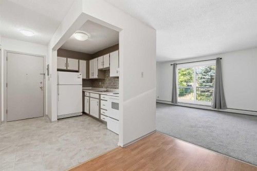 655 4 Avenue Ne, Calgary, AB - Indoor Photo Showing Kitchen