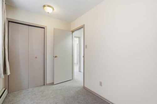 655 4 Avenue Ne, Calgary, AB - Indoor Photo Showing Other Room