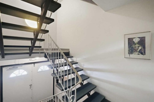 655 4 Avenue Ne, Calgary, AB - Indoor Photo Showing Other Room