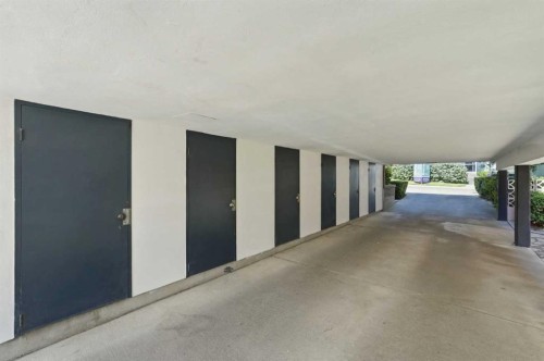 655 4 Avenue Ne, Calgary, AB - 