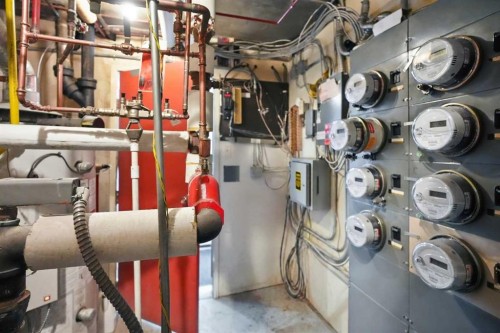 655 4 Avenue Ne, Calgary, AB - Indoor Photo Showing Basement
