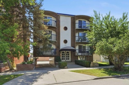 655 4 Avenue Ne, Calgary, AB - Outdoor With Balcony With Facade