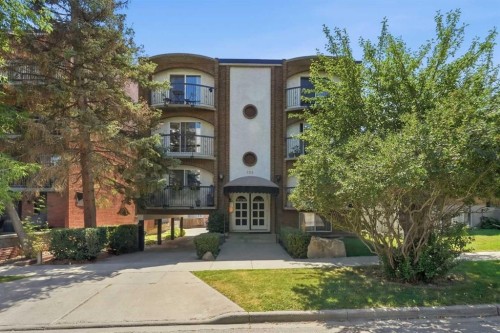655 4 Avenue Ne, Calgary, AB - Outdoor With Balcony With Facade