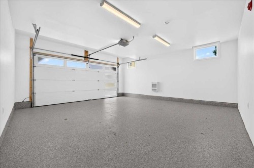 101-150 Marina Cove Se, Calgary, AB - Indoor Photo Showing Garage