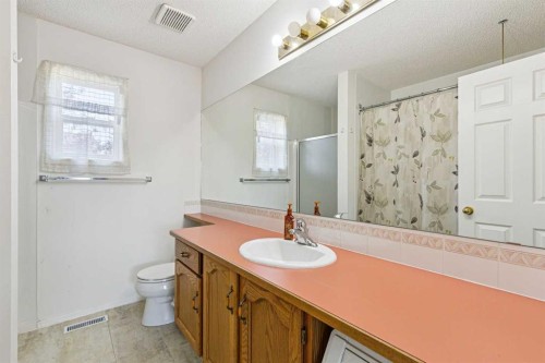 10521 Hidden Valley Drive Nw, Calgary, AB - Indoor Photo Showing Bathroom