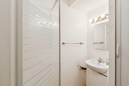 10521 Hidden Valley Drive Nw, Calgary, AB - Indoor Photo Showing Bathroom