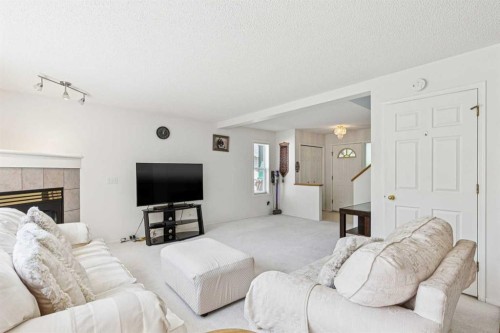 10521 Hidden Valley Drive Nw, Calgary, AB - Indoor Photo Showing Living Room