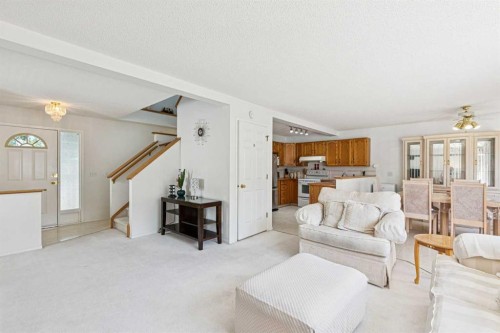 10521 Hidden Valley Drive Nw, Calgary, AB - Indoor Photo Showing Living Room