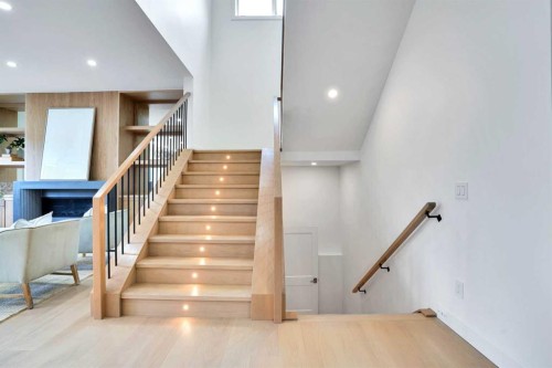 20 27 Avenue Sw, Calgary, AB - Indoor Photo Showing Other Room
