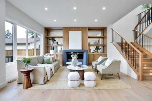 20 27 Avenue Sw, Calgary, AB - Indoor Photo Showing Living Room