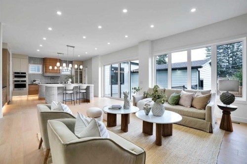 20 27 Avenue Sw, Calgary, AB - Indoor Photo Showing Living Room