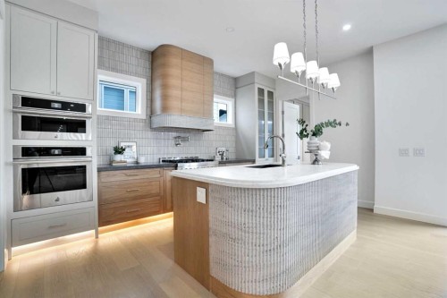 20 27 Avenue Sw, Calgary, AB - Indoor Photo Showing Kitchen With Upgraded Kitchen