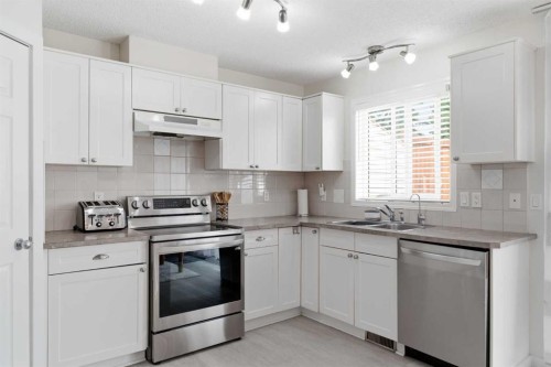 9 Ross Place, Crossfield, AB - Indoor Photo Showing Kitchen With Double Sink