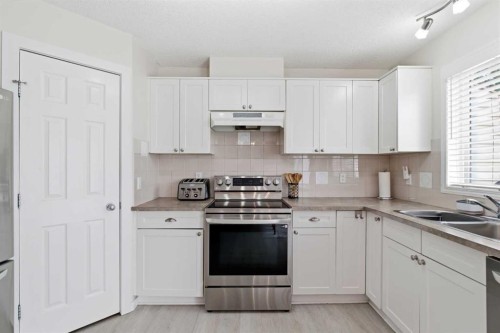 9 Ross Place, Crossfield, AB - Indoor Photo Showing Kitchen With Double Sink