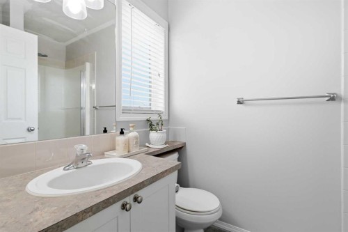 9 Ross Place, Crossfield, AB - Indoor Photo Showing Bathroom