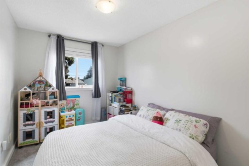 9 Ross Place, Crossfield, AB - Indoor Photo Showing Bedroom