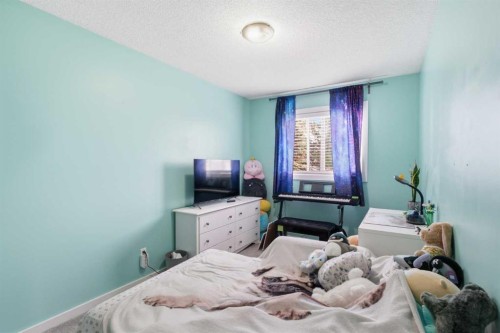 9 Ross Place, Crossfield, AB - Indoor Photo Showing Bedroom