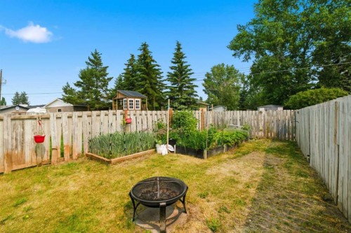 9 Ross Place, Crossfield, AB - Outdoor With Backyard