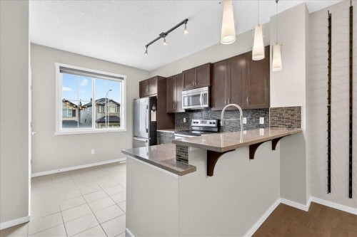 77 Kinlea Way Nw, Calgary, AB - Indoor Photo Showing Kitchen