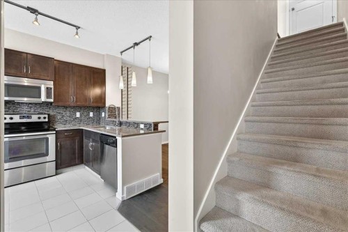 77 Kinlea Way Nw, Calgary, AB - Indoor Photo Showing Kitchen