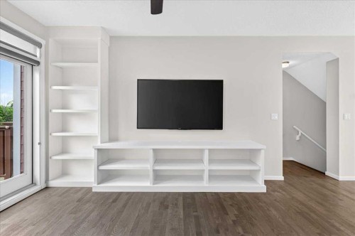 77 Kinlea Way Nw, Calgary, AB - Indoor Photo Showing Other Room