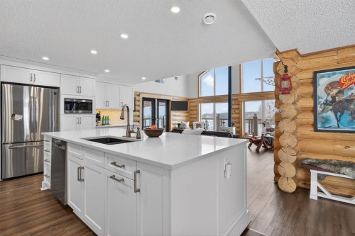 3-4535 Township Road 320, Rural Mountain View County, AB - Indoor Photo Showing Kitchen With Upgraded Kitchen